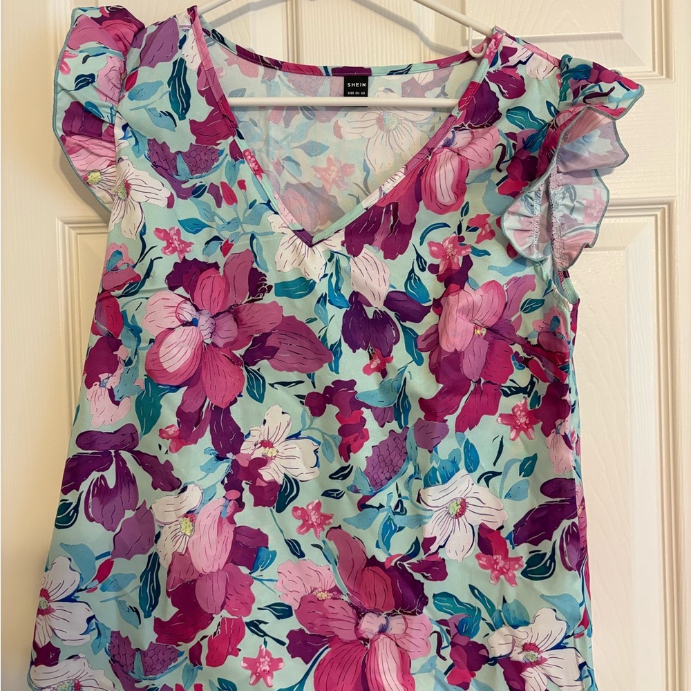 ✨3/$10✨ SHEIN Pink Ruffled Cap Sleeve Blouse